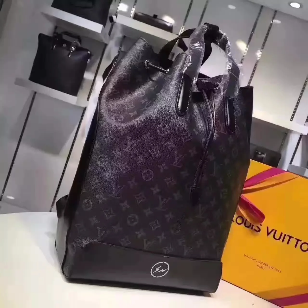 Authenticating the Louis Vuitton M40527 Explorer Backpack: A Comprehensive Guide Louis Vuitton M40527 Explorer Backpack Monogram Eclipse Canvas 2